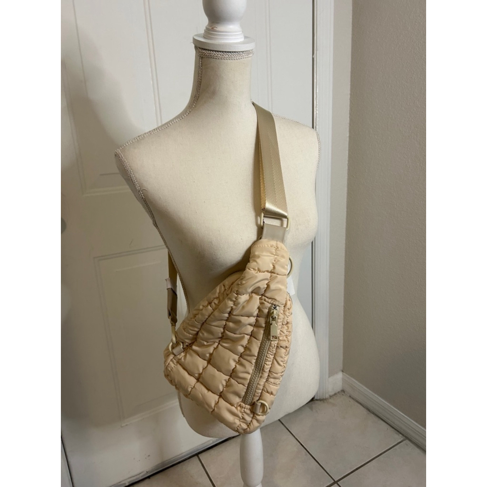 NWT Urban Expressions Bristol Quilted Cream Sling Bag - Picture 8 of 8